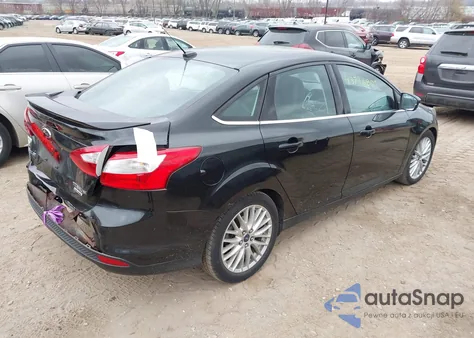 2014 Ford Focus Titanium z USA, uszkodzony, nr VIN 1FADP3J23EL175952